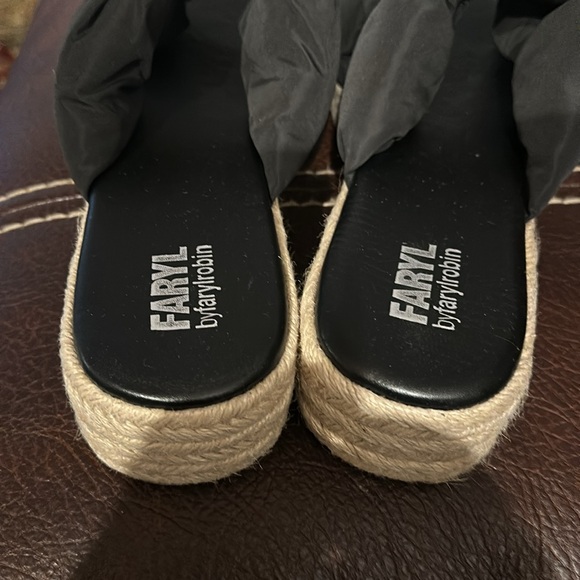 Large size - Picture 2 of 3